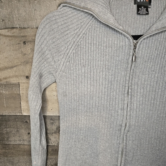 Evie Gray Ribbed Zip-Up Sweater - Picture 3 of 4